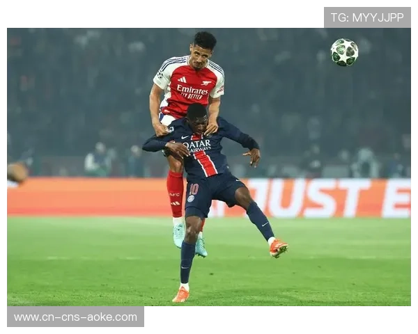 法甲巴黎圣日耳曼演练3-2-4-1阵型，备战欧冠关键战