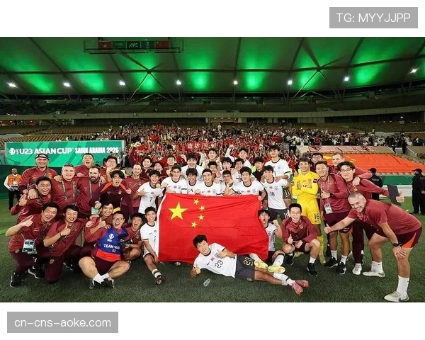 时隔十一年再进决赛，多特蒙德更衣室内的庆祝画面